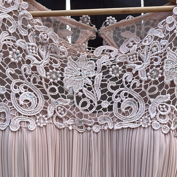 Formal Dress Perfect for Wedding, Shower or NYE!!! - Picture 7 of 11